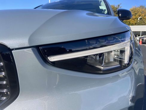 Certified 2023 Volvo XC40 B5 Plus w/ Protection Package Premier image 5