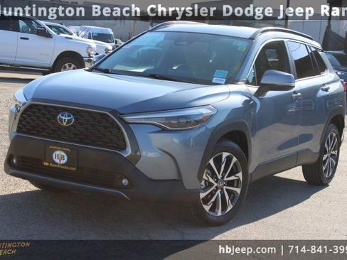 Used 2023 Toyota Corolla Cross XLE image 9