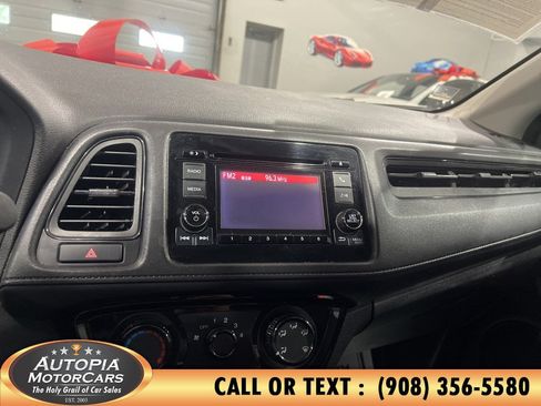 Used 2020 Honda HR-V LX image 24