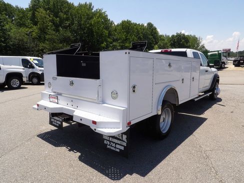 Used 2024 RAM 5500 Tradesman w/ Chrome Appearance Group AWD/4WD image 7