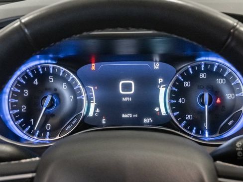 Used 2023 Chrysler Pacifica Touring-L FWD image 16
