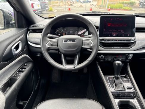 Used 2024 Jeep Compass Latitude AWD/4WD image 17