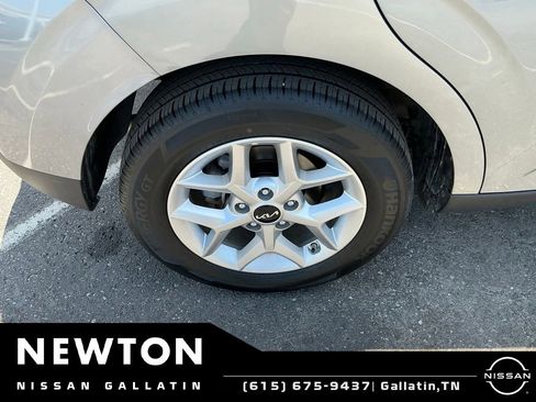 Used 2025 Kia Soul LX w/ LX Technology Package FWD image 10