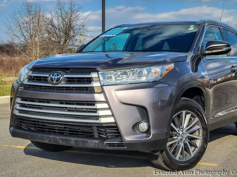 Used 2019 Toyota Highlander XLE image 2