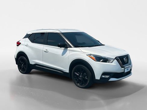Used 2020 Nissan Kicks SR w/ SR Premium Package FWD image 8