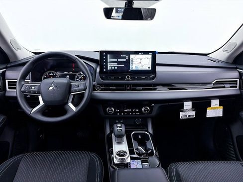 New 2025 Mitsubishi Outlander ES image 20