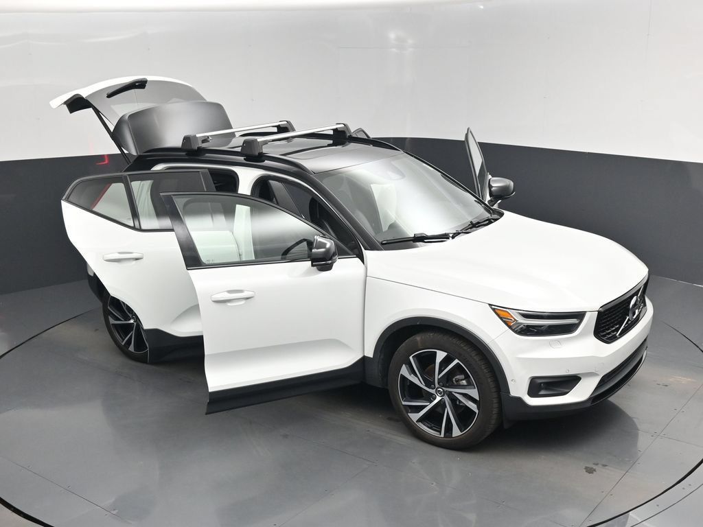 Used 2022 Volvo XC40 T5 R-Design AWD/4WD image 19