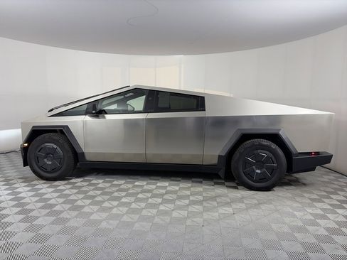 Used 2025 Tesla Cybertruck AWD Crew Cab image 4