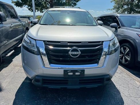 Used 2022 Nissan Pathfinder SV FWD image 2