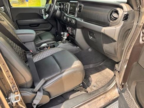 Used 2021 Jeep Gladiator Overland AWD/4WD image 13