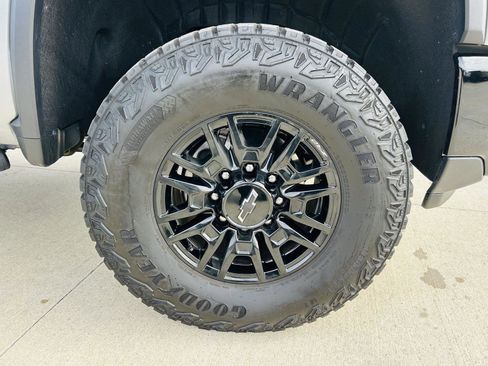 Used 2025 Chevrolet Silverado 2500 ZR2 image 43