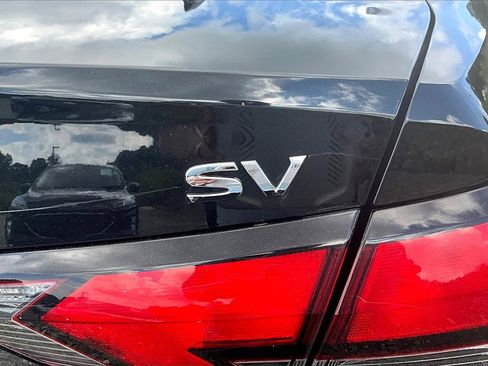 Used 2021 Nissan Versa SV image 8