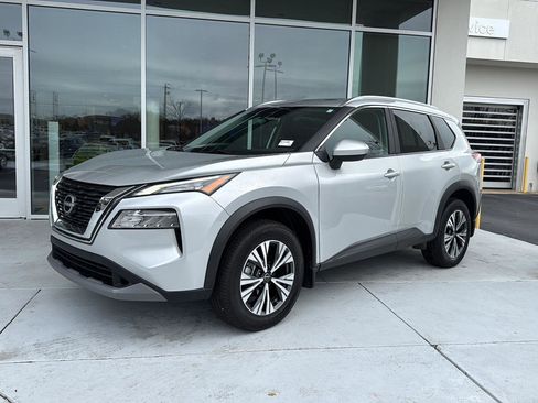 Used 2023 Nissan Rogue SV w/ SV Premium B Package image 2