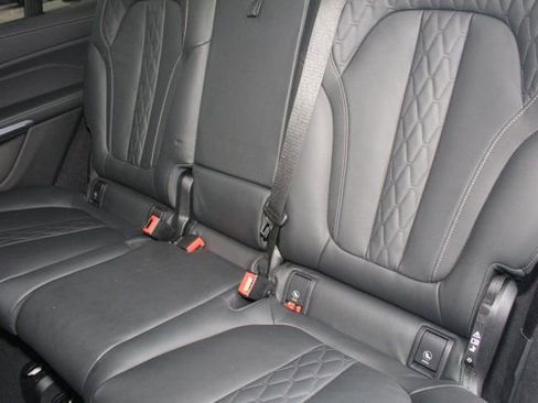 Used 2025 BMW X7 xDrive40i w/ Executive Package image 25