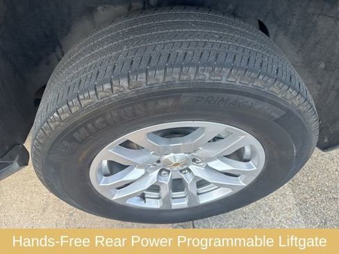 Used 2024 Chevrolet Suburban LT w/ Luxury Package image 12