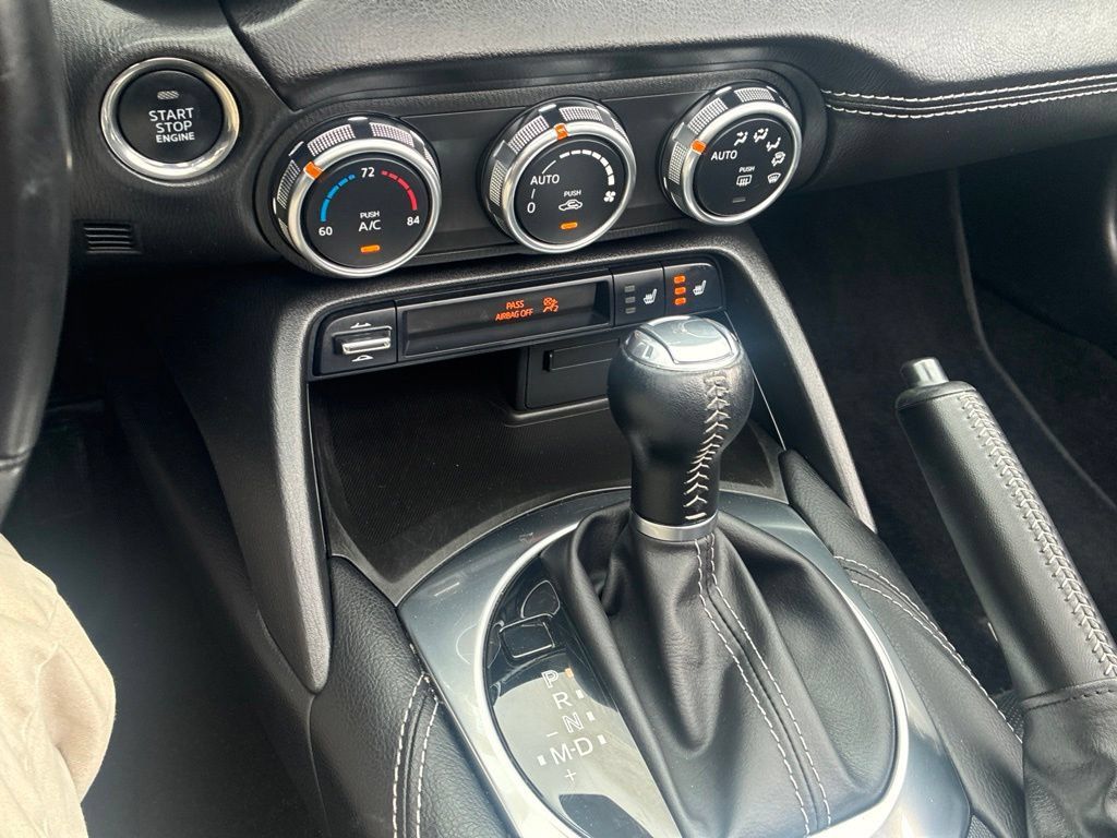 Used 2025 MAZDA MX-5 Miata RF Grand Touring RWD image 10
