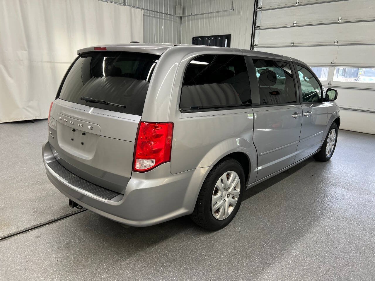 Used 2016 Dodge Grand Caravan SE w/ Quick Order Package 29E SE FWD image 4