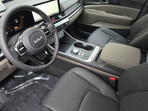 New 2026 Kia Carnival LXS image 8