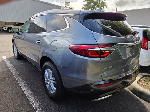 Used 2018 Buick Enclave Essence image 3