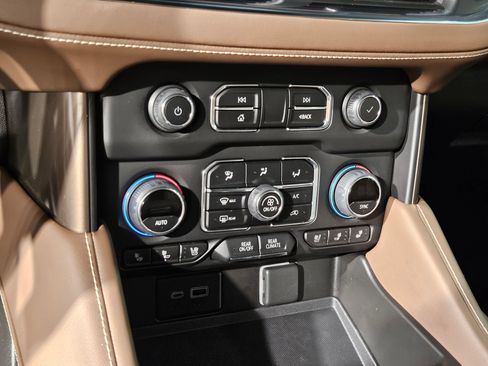 Used 2024 Chevrolet Tahoe High Country AWD/4WD image 33
