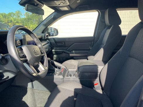 Used 2025 Toyota 4Runner SR5 AWD/4WD image 12