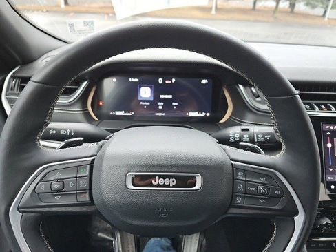 Used 2024 Jeep Grand Cherokee Altitude image 22