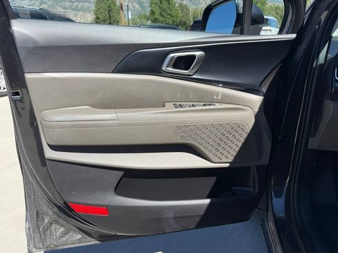 Used 2025 Kia Carnival FWD image 24