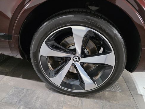 Used 2019 Bentley Bentayga AWD/4WD image 13