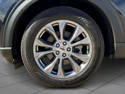 Used 2021 Ford Explorer Limited w/ Equipment Group 301A image 10