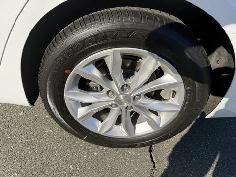Used 2022 Chevrolet Malibu LT FWD image 32