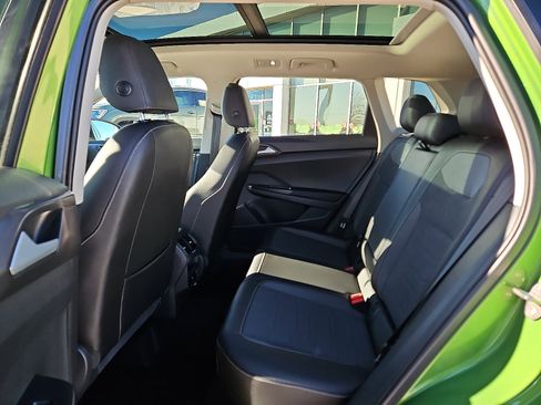 Certified 2025 Volkswagen Taos SE image 8