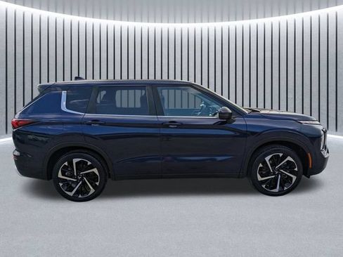Used 2023 Mitsubishi Outlander SE Black Edition FWD image 3