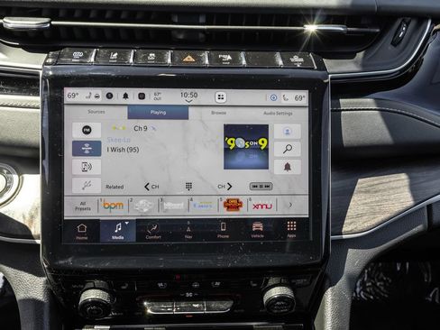 Used 2022 Jeep Grand Cherokee Limited 4xe w/ Luxury Tech Group II AWD/4WD image 21