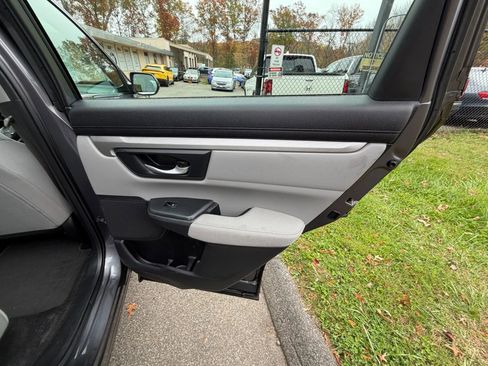 Used 2017 Honda CR-V LX image 17