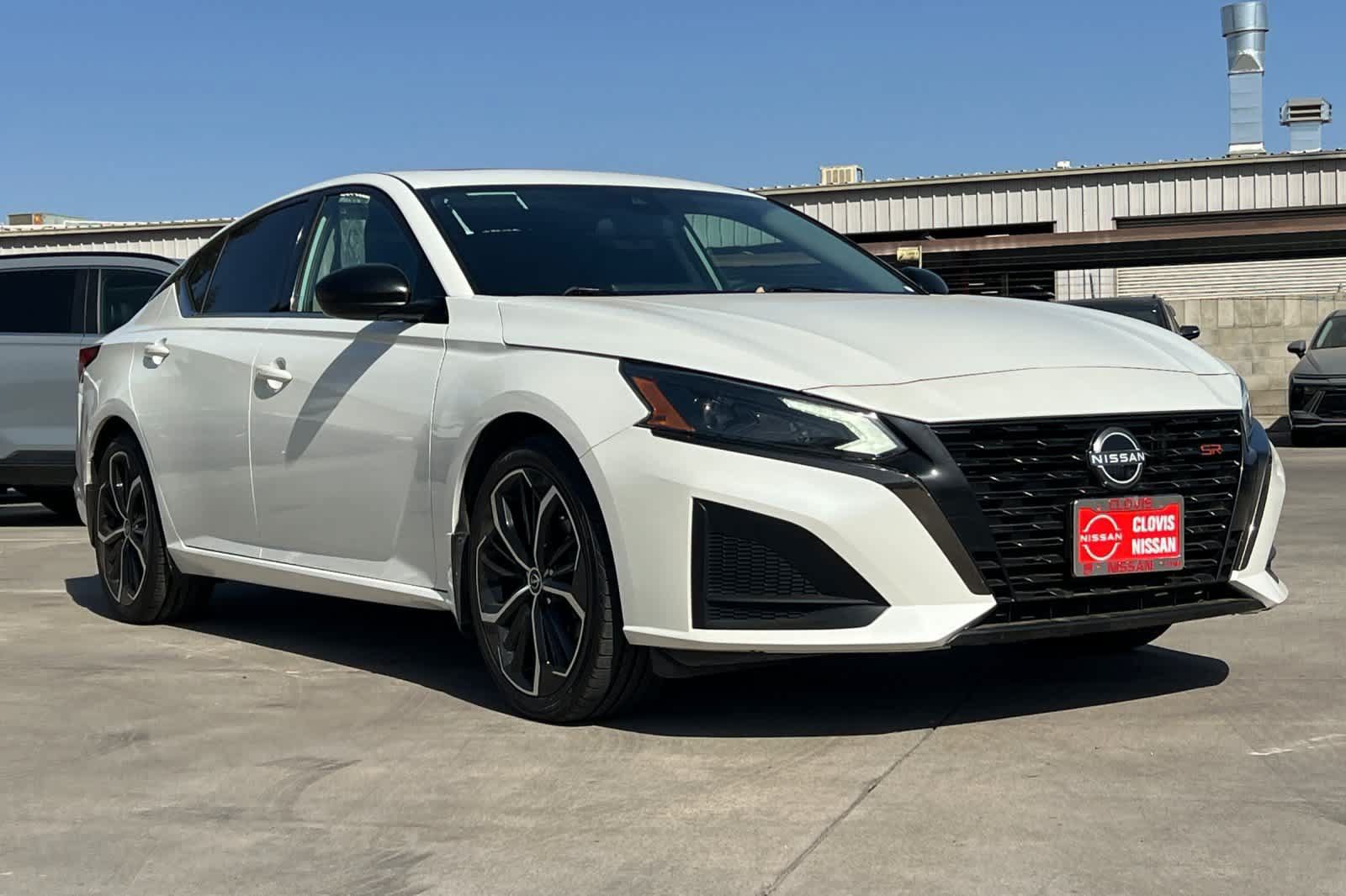 Used 2023 Nissan Altima 2.5 SR w/ SR Premium Package FWD image 10