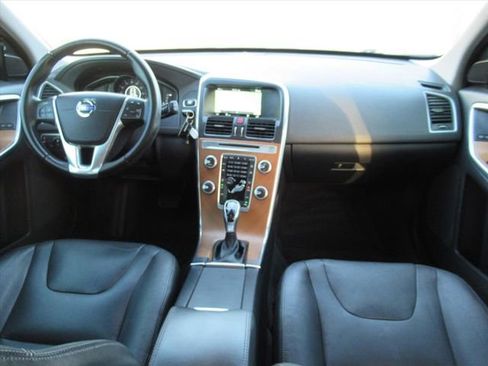Used 2017 Volvo XC60 T5 Inscription image 11