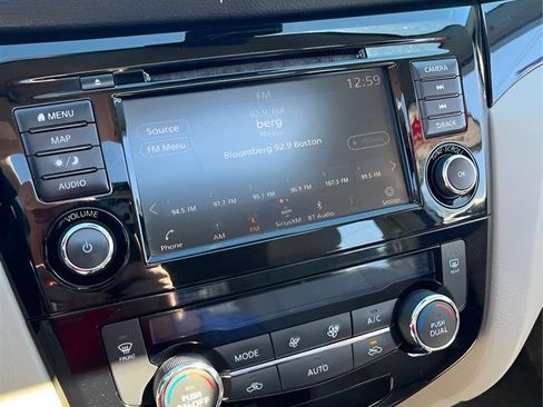 Used 2022 Nissan Rogue Sport SL w/ Premium Package image 38