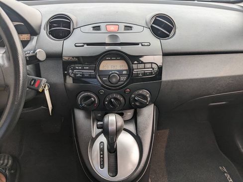 Used 2014 MAZDA MAZDA2 Sport FWD image 19