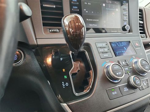 Used 2020 Toyota Sienna Limited Premium image 29