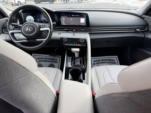 Used 2023 Hyundai Elantra Limited image 19