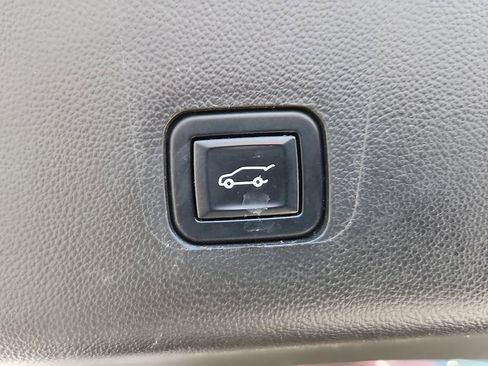 Used 2022 Chevrolet Traverse RS w/ LPO, Cargo Package FWD image 25