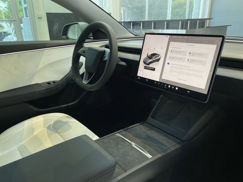 Used 2024 Tesla Model 3 Long Range RWD image 34