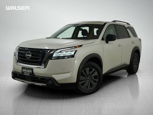 Used 2022 Nissan Pathfinder SV image 1