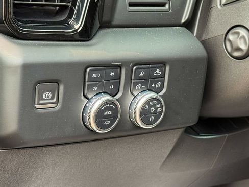 Used 2023 GMC Sierra 1500 AT4 w/ AT4 Premium Package AWD/4WD image 30