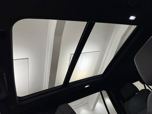 Used 2024 Chevrolet Suburban Z71 w/ Luxury Package image 37