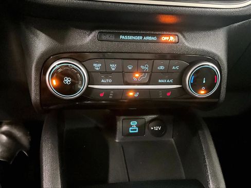 Used 2022 Ford Escape SE w/ Cold Weather Package image 25