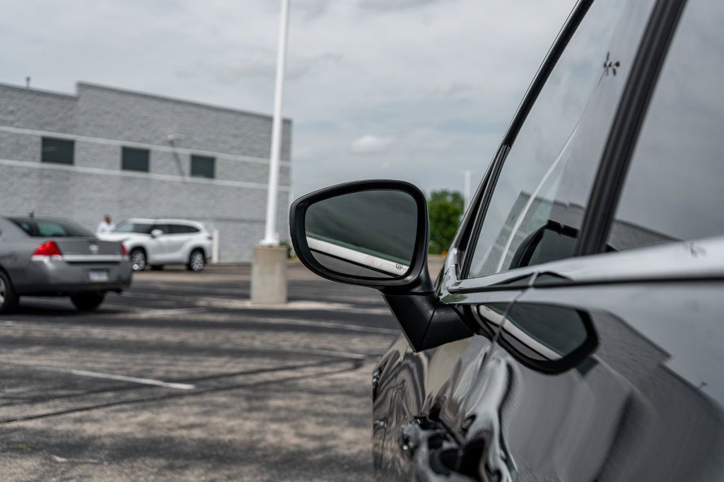 Used 2023 Chrysler Voyager LX FWD image 18
