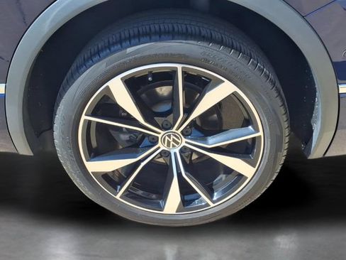 Used 2023 Volkswagen Tiguan SEL R-Line AWD/4WD image 28