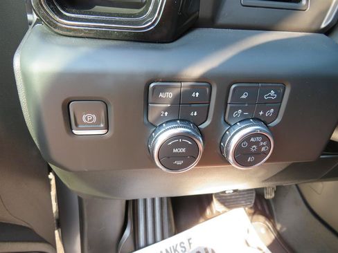 Used 2023 GMC Sierra 1500 AT4 w/ AT4 Premium Package AWD/4WD image 14