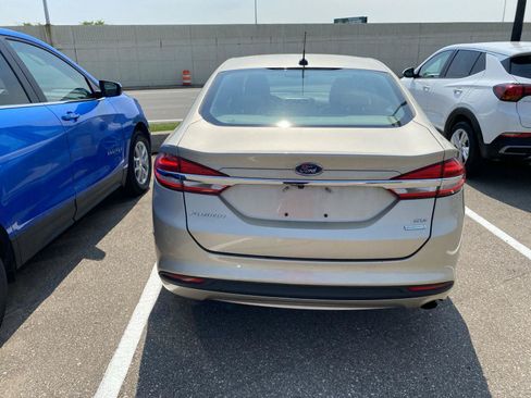Used 2017 Ford Fusion SE FWD image 29